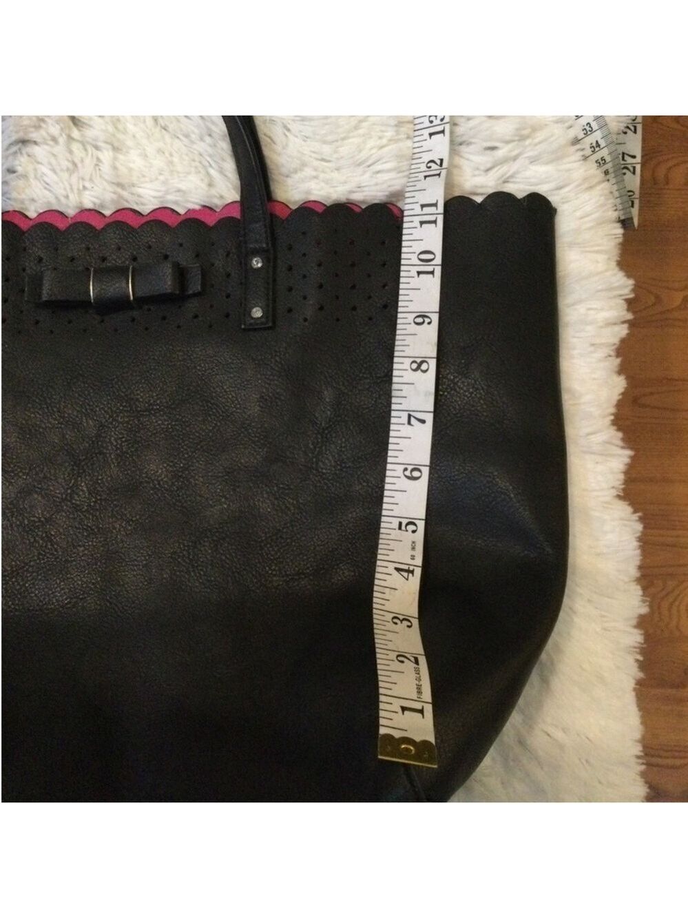 Candies Woman’s black bag with pink interior open bag no closure - Picture 9 of 16